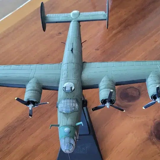 [BUNJANG] CORGI 1/72 Scale B-24 Liberator Full Diecast Model / CORGI 사  1/72 B-24 liberator 풀 다이캐스트 모형