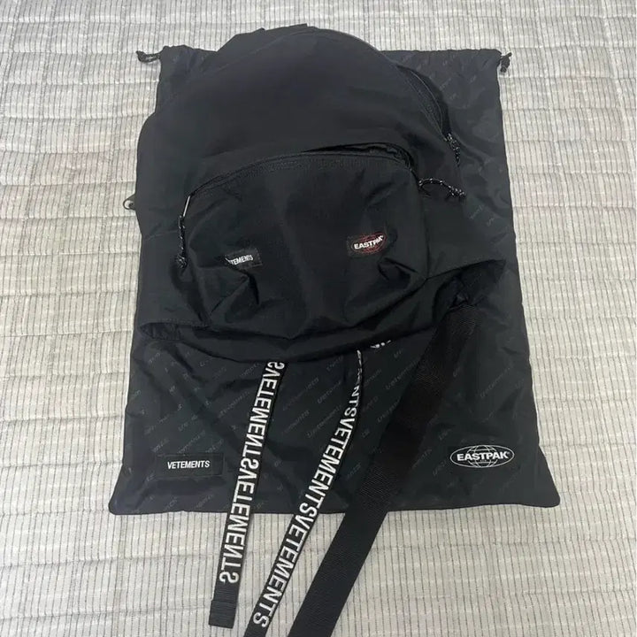 [BUNJANG] VETEMENTS Eastpak Tourist Backpack / [OS] 베트멍 이스트백 투어리스트 백팩