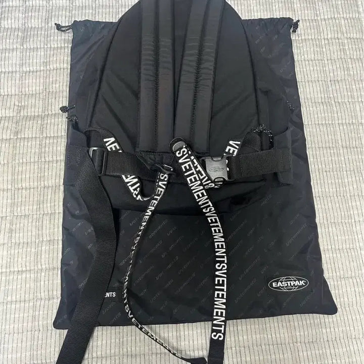 [BUNJANG] VETEMENTS Eastpak Tourist Backpack / [OS] 베트멍 이스트백 투어리스트 백팩