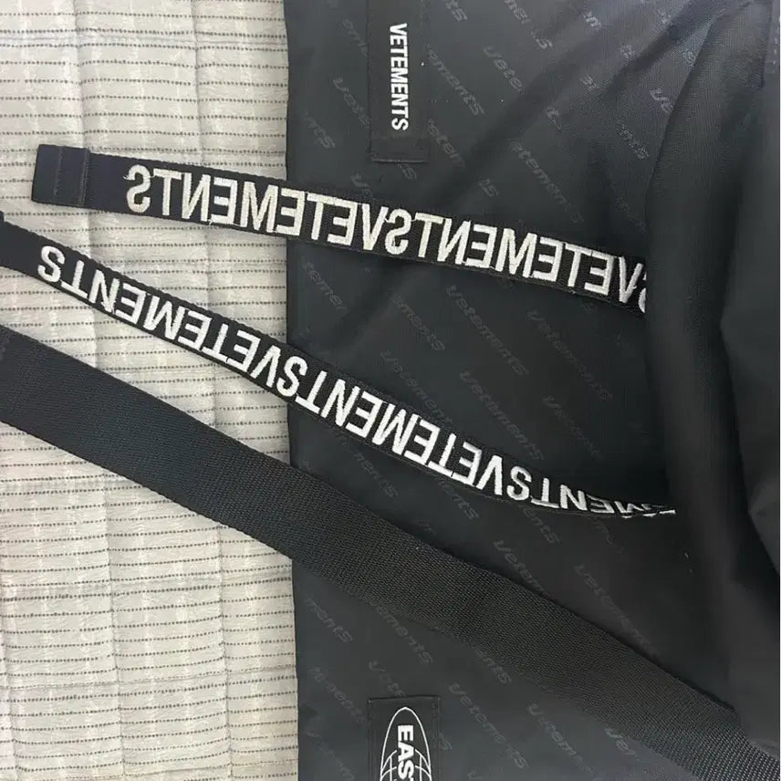 [BUNJANG] VETEMENTS Eastpak Tourist Backpack / [OS] 베트멍 이스트백 투어리스트 백팩