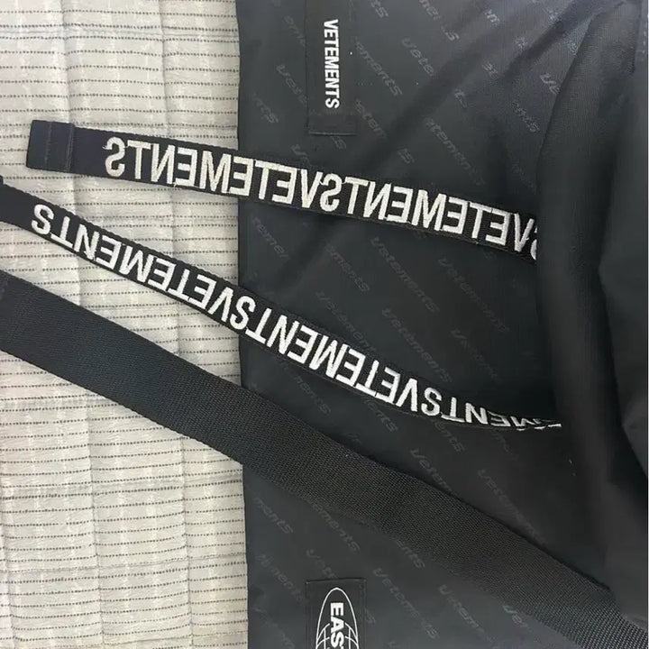 [BUNJANG] VETEMENTS Eastpak Tourist Backpack / [OS] 베트멍 이스트백 투어리스트 백팩