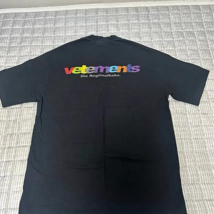 [BUNJANG] VETEMENTS Rainbow Logo T-Shirt / [S] 베트멍 레인보우 로고 반팔 티셔츠