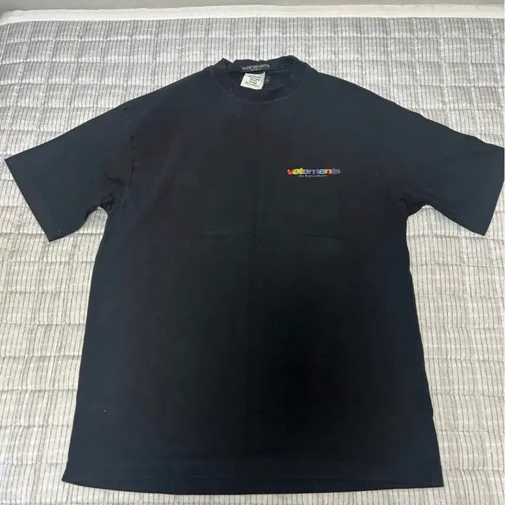 [BUNJANG] VETEMENTS Rainbow Logo T-Shirt / [S] 베트멍 레인보우 로고 반팔 티셔츠