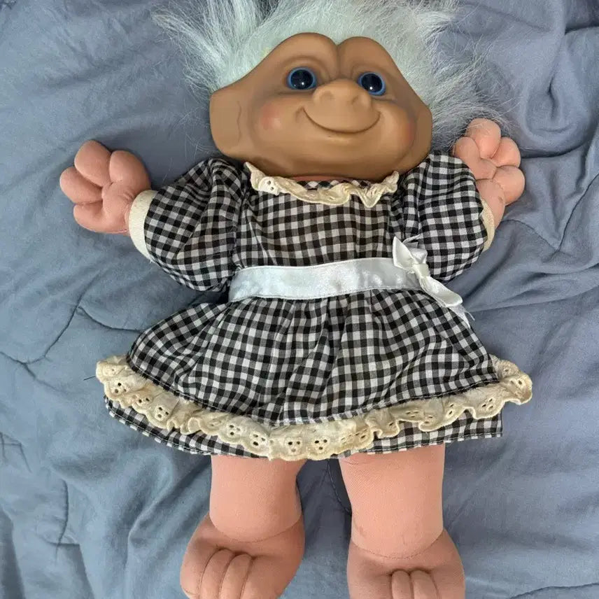 [BUNJANG] Vintage Troll Doll in Checkered Dress / 빈티지 원피스 트롤 (소프트 트롤 인형)