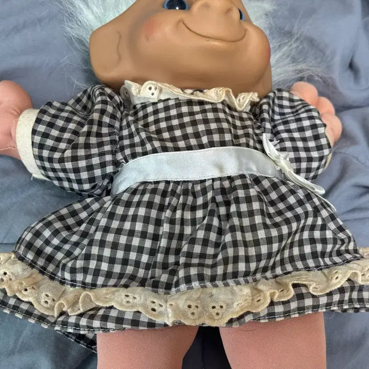 [BUNJANG] Vintage Troll Doll in Checkered Dress / 빈티지 원피스 트롤 (소프트 트롤 인형)