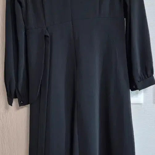 [BUNJANG] Liri &amp; Co. Pleated Asymmetrical Ribbon Dress / 새상품 리리앤코 원피스 하객룩 단정한 상견례룩 플리츠 배색 언발 리본