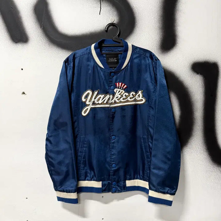 [BUNJANG] MLB New York Yankees Old School Color Block Satin Baseball Varsity Jacket / MLB 뉴욕 양키스 올드스쿨 배색 사틴 베이스볼 바시티 자켓