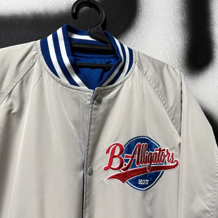 [BUNJANG] Vintage Varsity Jacket Embroidered Patches Reversible Big Size / VTG 빈티지 빅사이즈 리버시블 올드스쿨 자수 패치 바시티 자켓