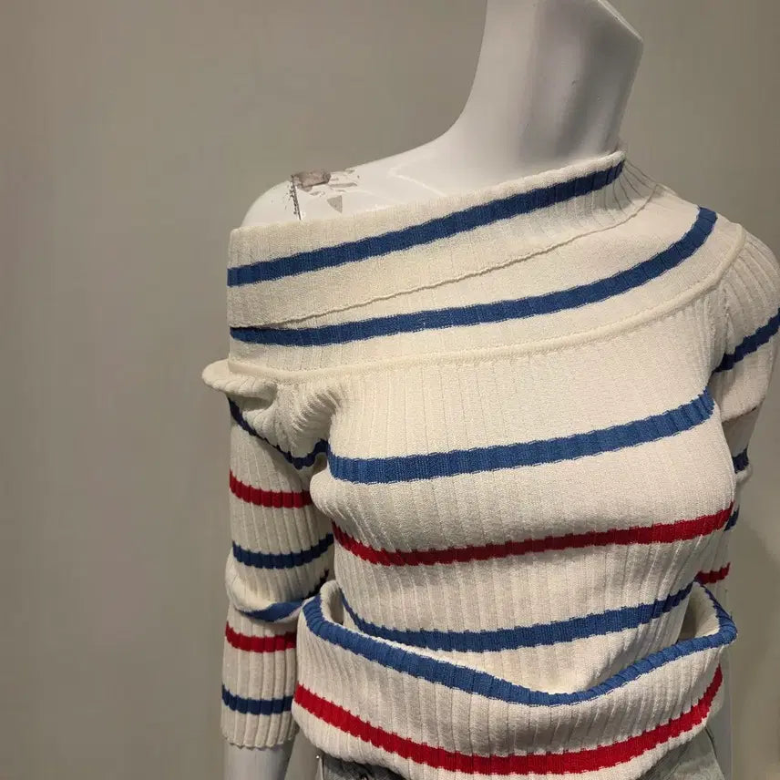 [BUNJANG] Unbalanced Off-Shoulder Knit &amp; White Combo Denim Set / 세트가격 언발 오프숄더 니트&amp;밑단 화이트 콤비 데님 셋업 핏대박(새상품)