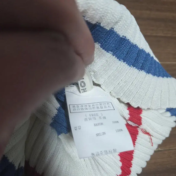 [BUNJANG] Unbalanced Off-Shoulder Knit &amp; White Combo Denim Set / 세트가격 언발 오프숄더 니트&amp;밑단 화이트 콤비 데님 셋업 핏대박(새상품)