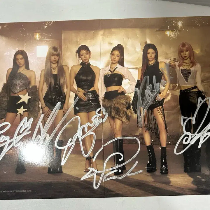 [BUNJANG] BLACKPINK Group Autographed Poster / 베이비몬스터 단체 친필 사인 포스터