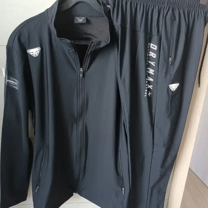 [SOLD OUT] 다이나핏 춘추용 트레이닝복 세트 L 새상품 블랙