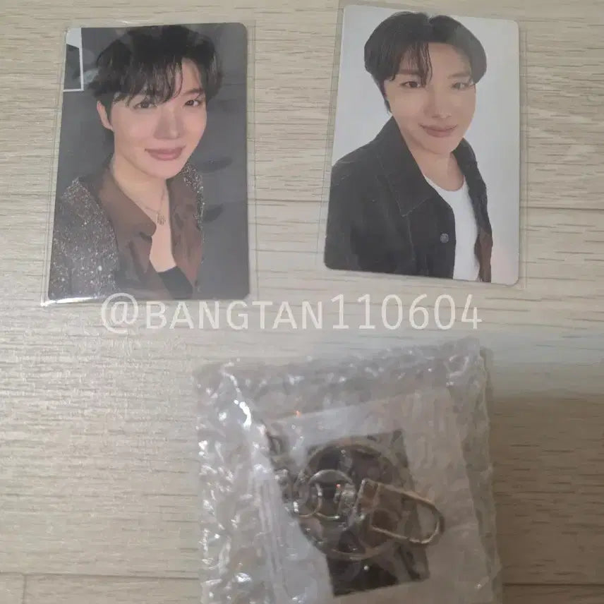[BUNJANG] BTS J-Hope Arirang Weverse Lucky Draw Photocard &amp; Keyring Set / [2세트] 방탄 제이홉 호석 아리랑 위버스 예약특전 셀피 포카 키링 세트
