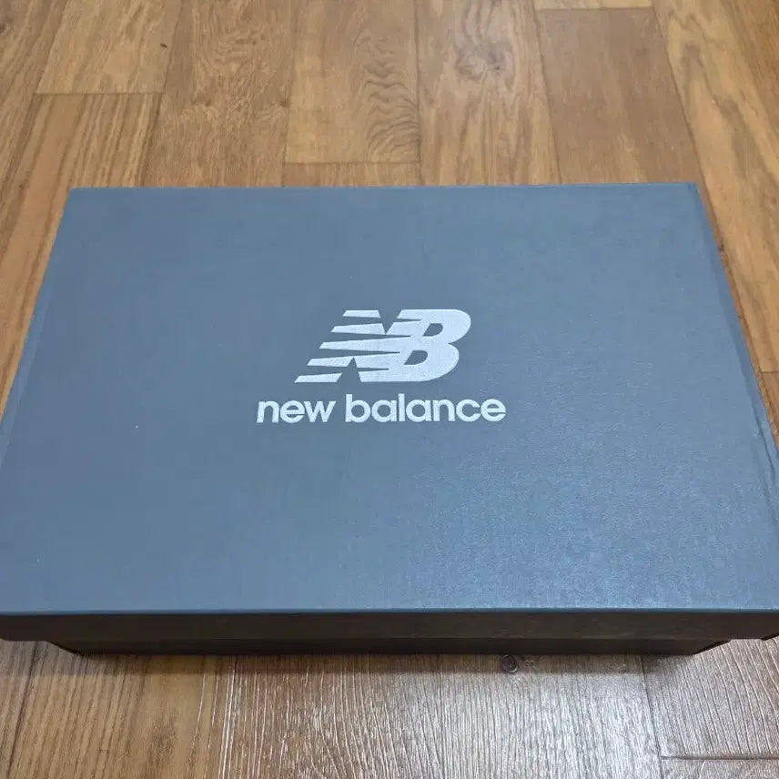 [BUNJANG] New Balance 2002R Grey Shoes (280mm) / 뉴발란스 2002R 그레이 새상품(280)