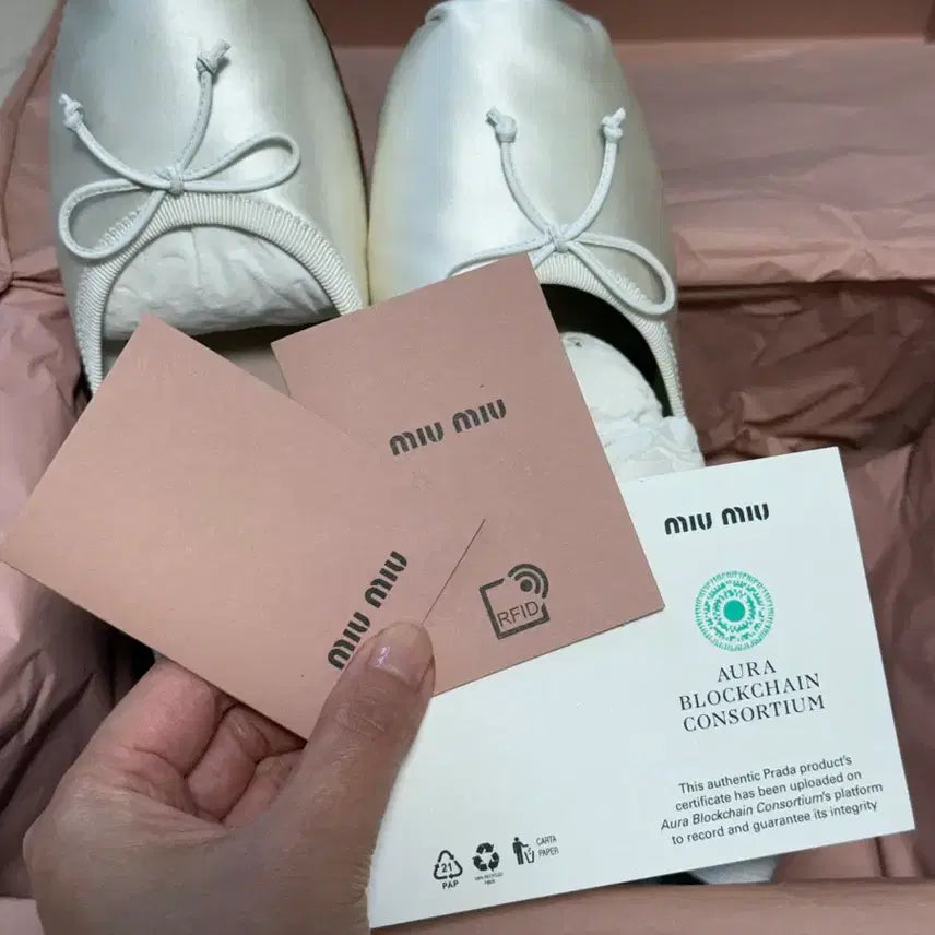 [SOLD OUT] (일택포,바로배송)미우미우 발레리나 슈즈 화이트 새틴 36.5