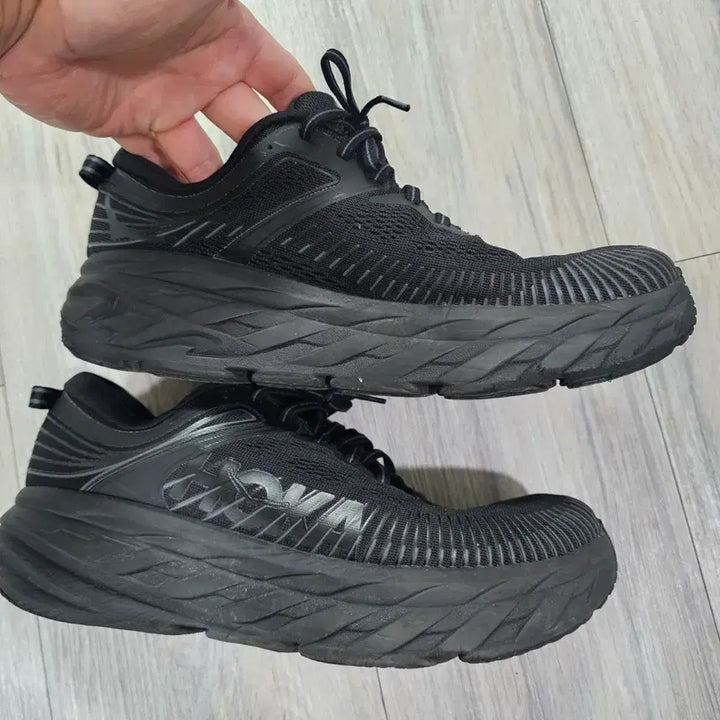 [BUNJANG] Hoka One One Bondi 7 Wide Black Sneakers / 호카오네오네 본디7 와이드 올블랙 운동화 265