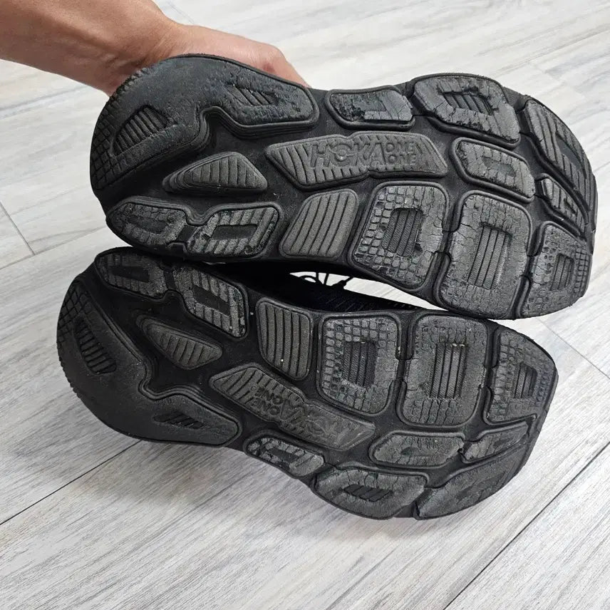 [BUNJANG] Hoka One One Bondi 7 Wide Black Sneakers / 호카오네오네 본디7 와이드 올블랙 운동화 265
