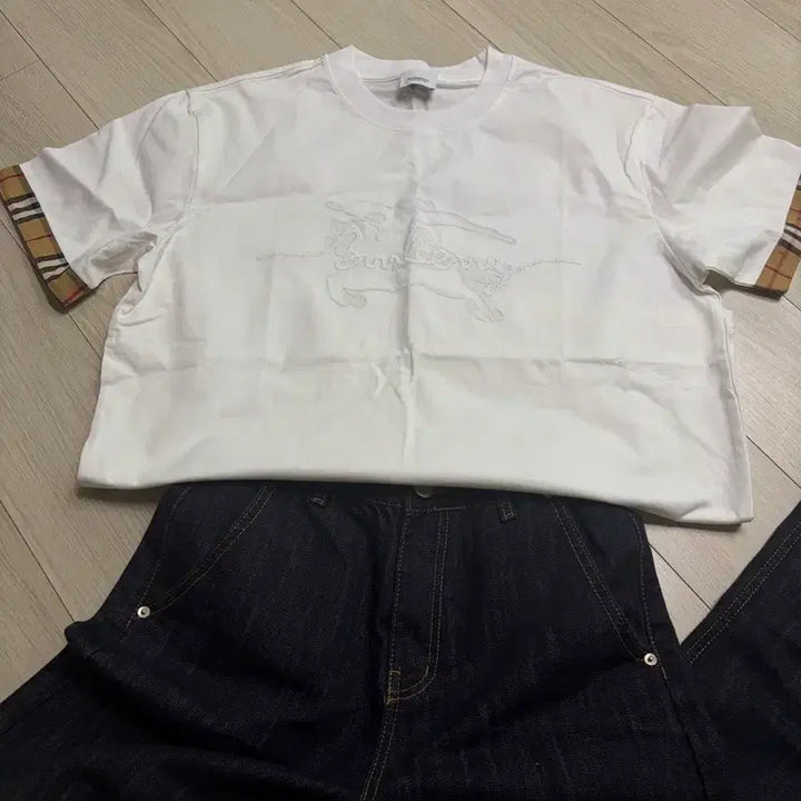[BUNJANG] Burberry White Short Sleeve T-Shirt with Checkered Sleeves / 버버리 화이트 반팔 티셔츠 체크 소매