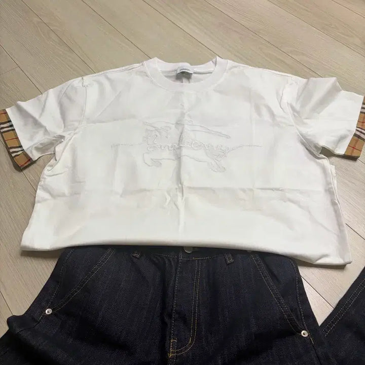 [BUNJANG] Burberry White Short Sleeve T-Shirt with Checkered Sleeves / 버버리 화이트 반팔 티셔츠 체크 소매