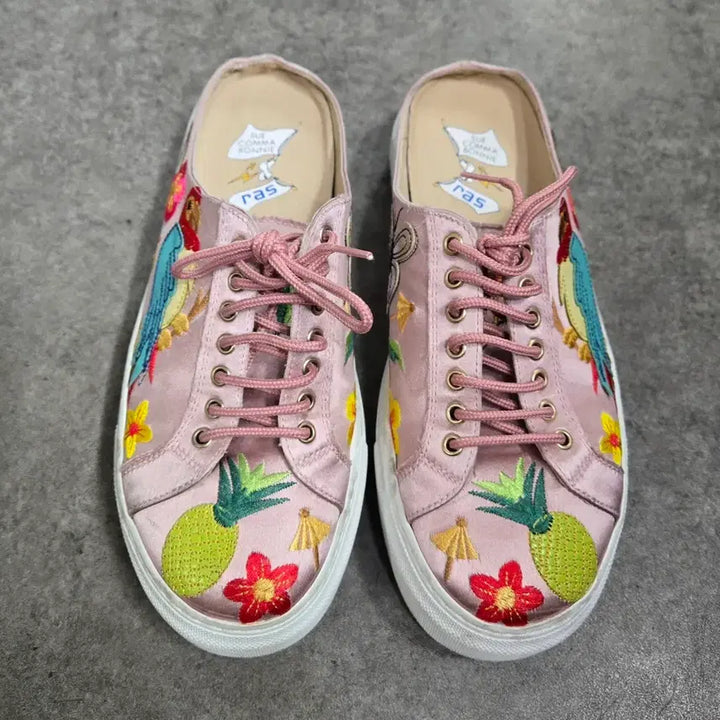 [BUNJANG] SUECOMMA BONNIE Embroidered Mule Slippers / 슈콤마보니) 자수 뮬 슬리퍼