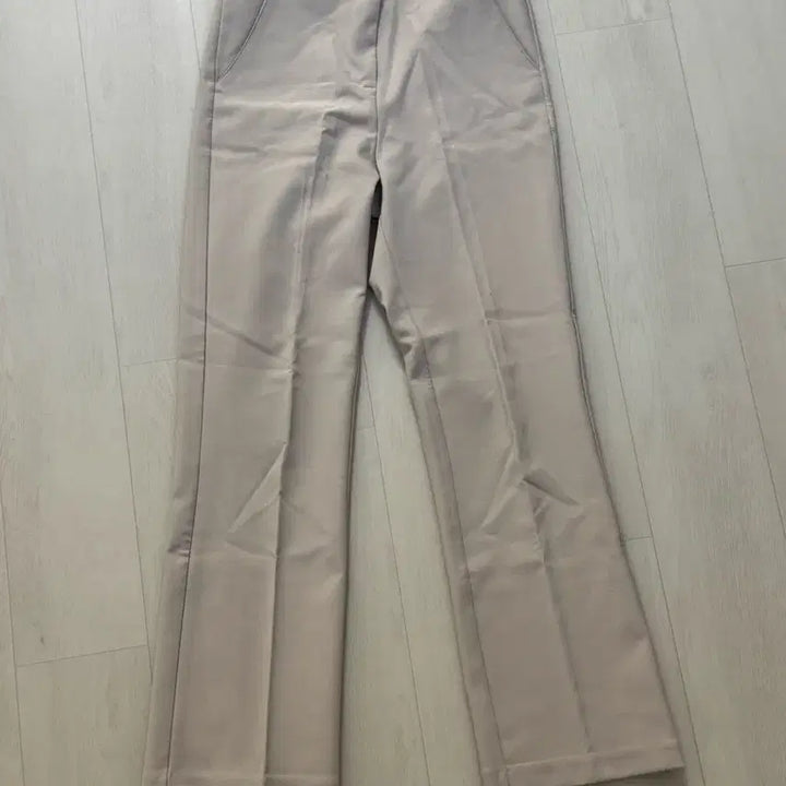 [BUNJANG] Ivory Bootcut Slacks / 아이보리 부츠컷 슬랙스