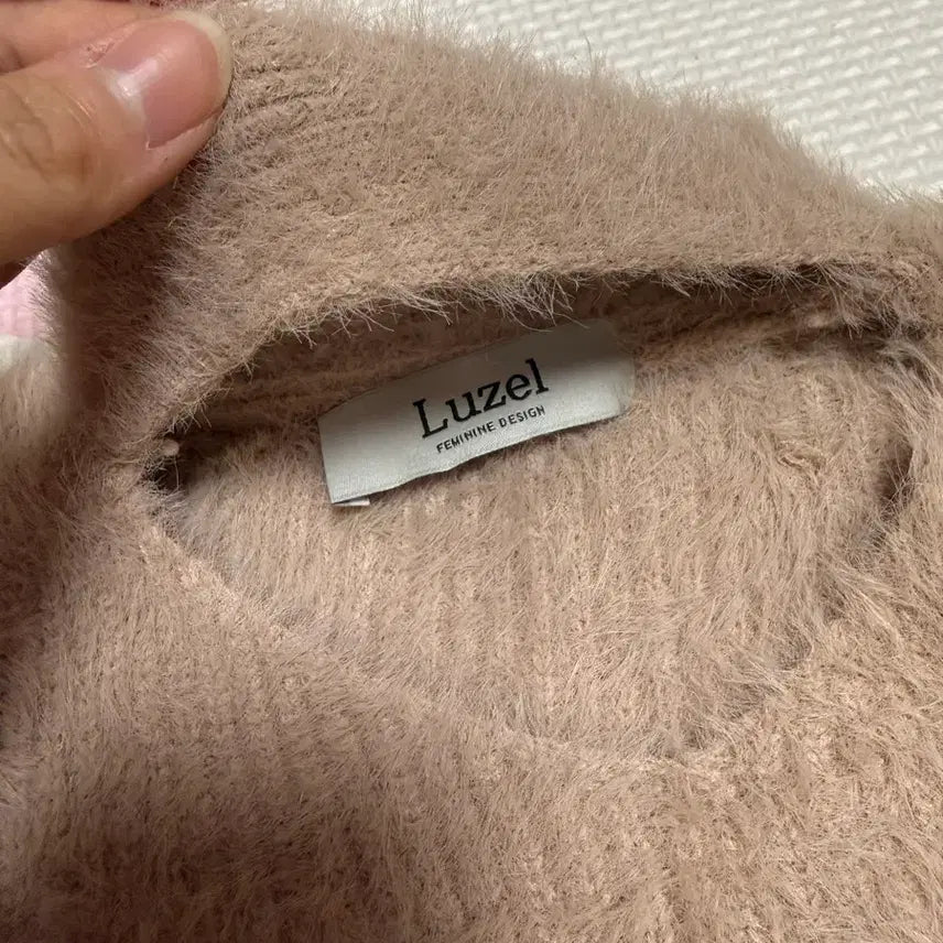 [BUNJANG] V-Neck Slit Angora Knit / 브이넥 트임 앙고라 니트