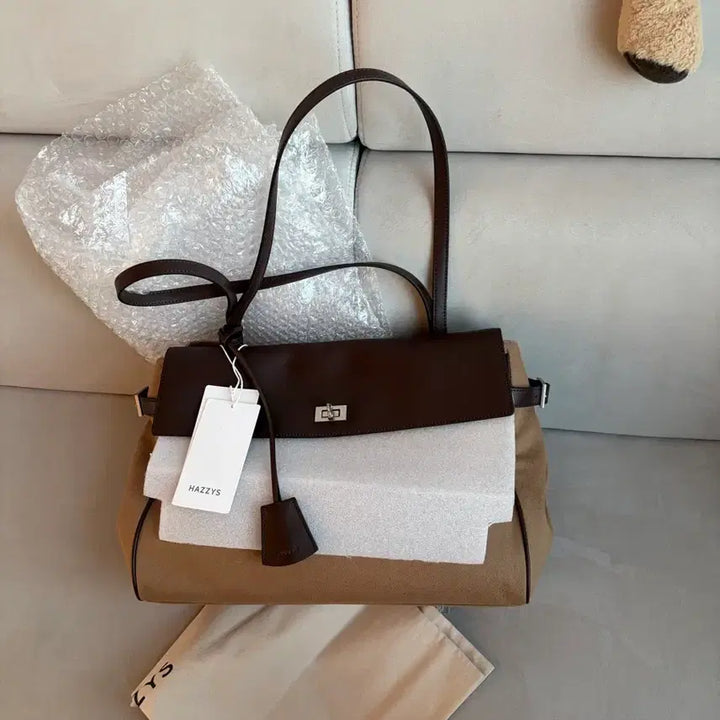 [BUNJANG] Hazzys Brown Canvas Shoulder Bag / 새상품) 헤지스 브라운 캔버스 숄더백 + 더스트/ 정가:39.8만