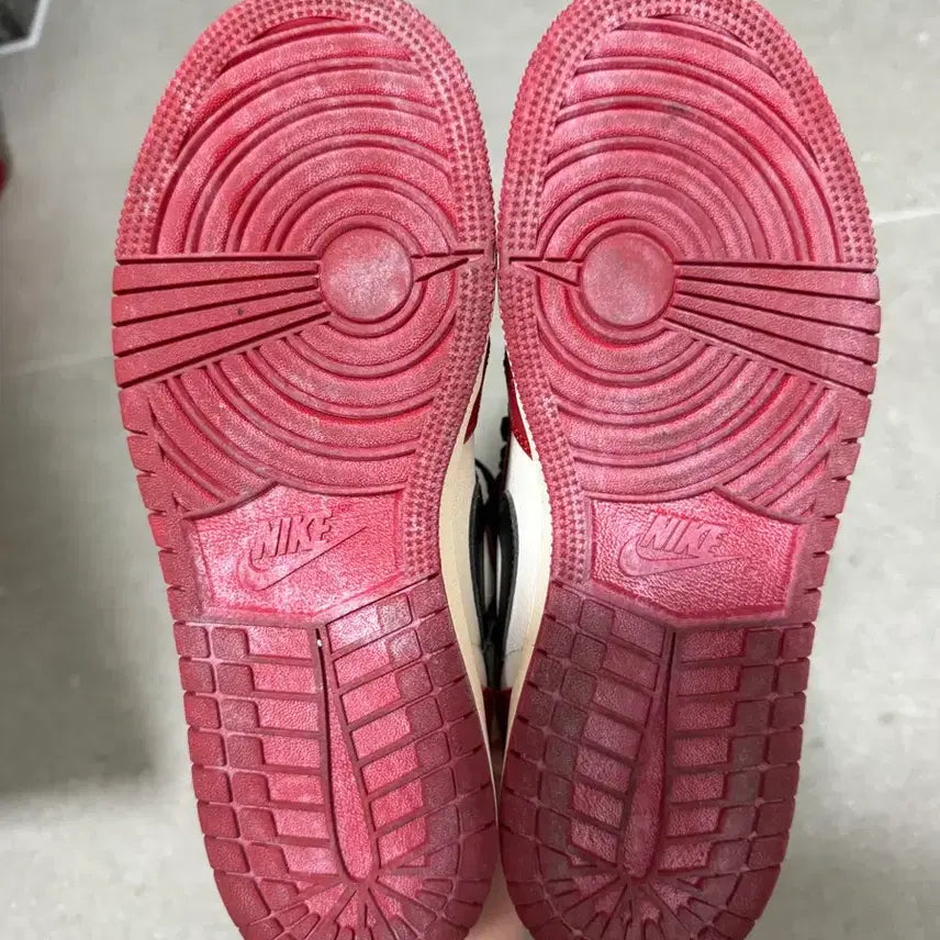 [SOLD OUT] 나이키 조던1 레트로 하이 OG 시카고 2022 (235)