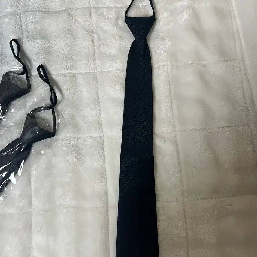 [BUNJANG] Set of 3 Zipper Neckties (Herringbone/Geometric Pattern, Black) / 고리형 자동 넥타이 3개 (새상품) 일괄 (무늬 있는 블랙톤)