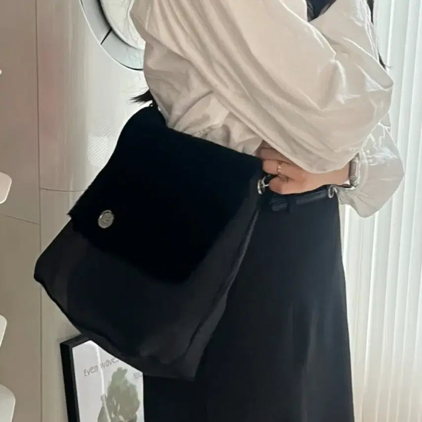 [BUNJANG] Minitmute Pebble Bag - Black Handbag / 미닛뮤트 페블백
