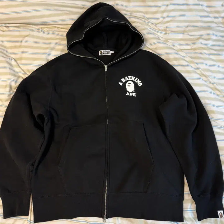 [SOLD OUT] 베이프(BAPE) 칼리지 로고 후드집업 블랙 XL