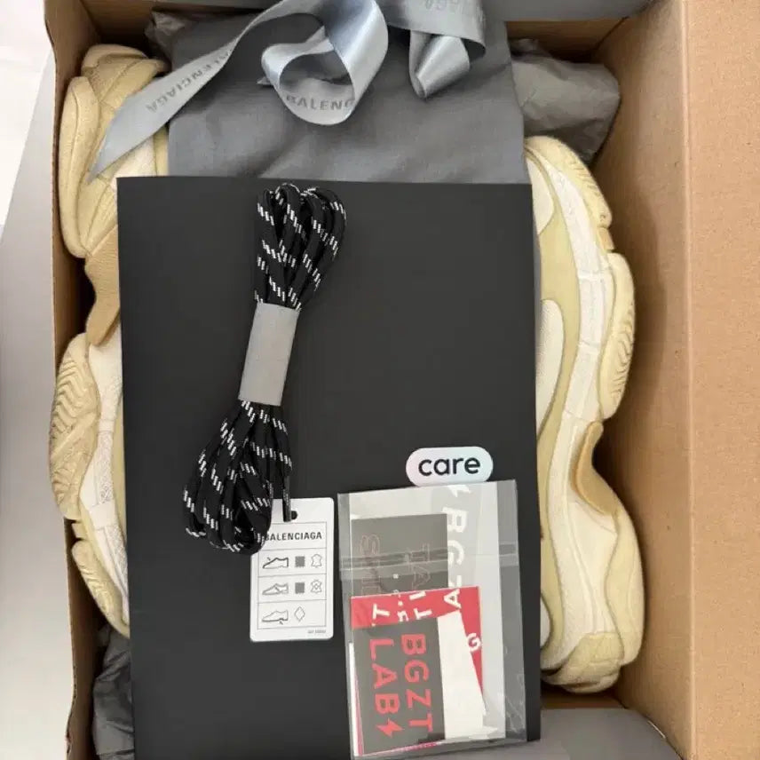 [SOLD OUT] 발렌시아가 트리플S 37