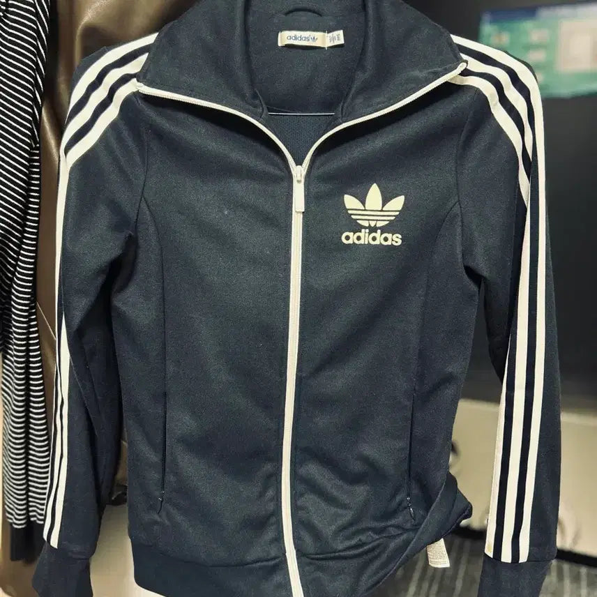 [BUNJANG] Adidas Navy Track Jacket with White Stripes / 아디다스 저지