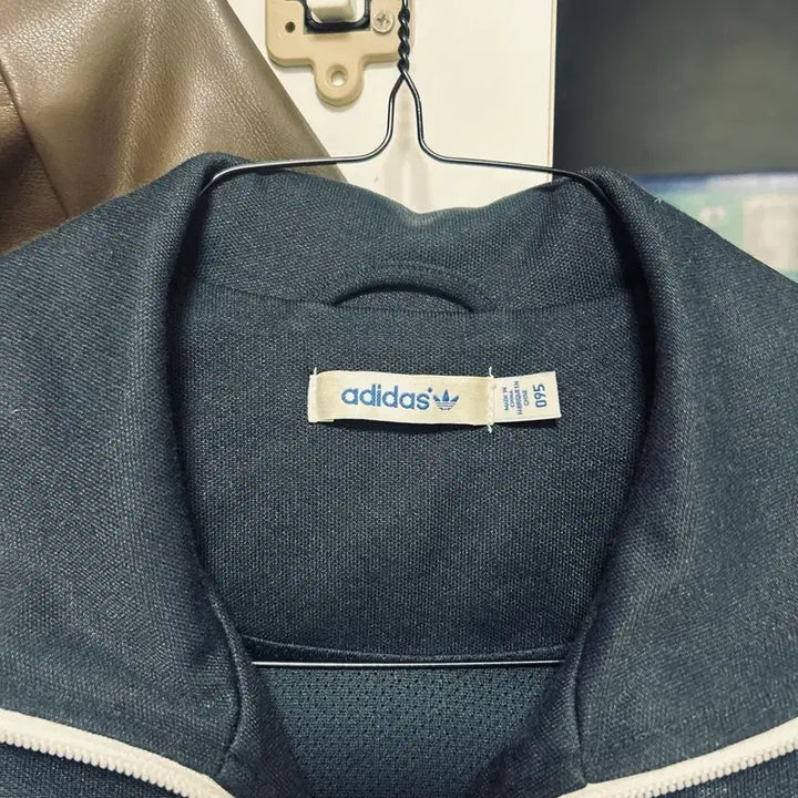 [BUNJANG] Adidas Navy Track Jacket with White Stripes / 아디다스 저지