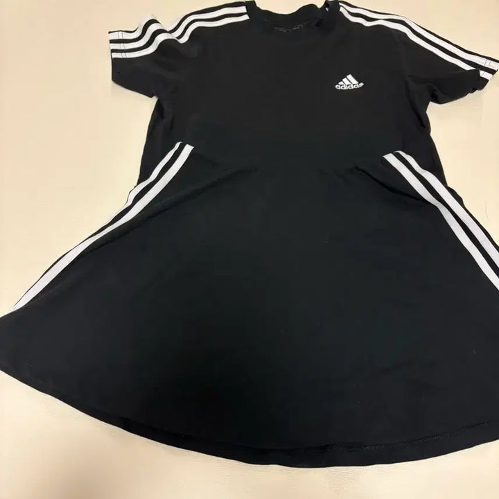 [BUNJANG] Adidas Skirt and T-shirt Set / 아디다스 스커트