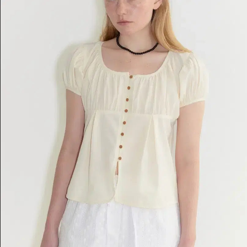 [SOLD OUT] 시눈 SHIRRING PUFF셔링퍼프 버튼 반팔블라우스 버터아이보리