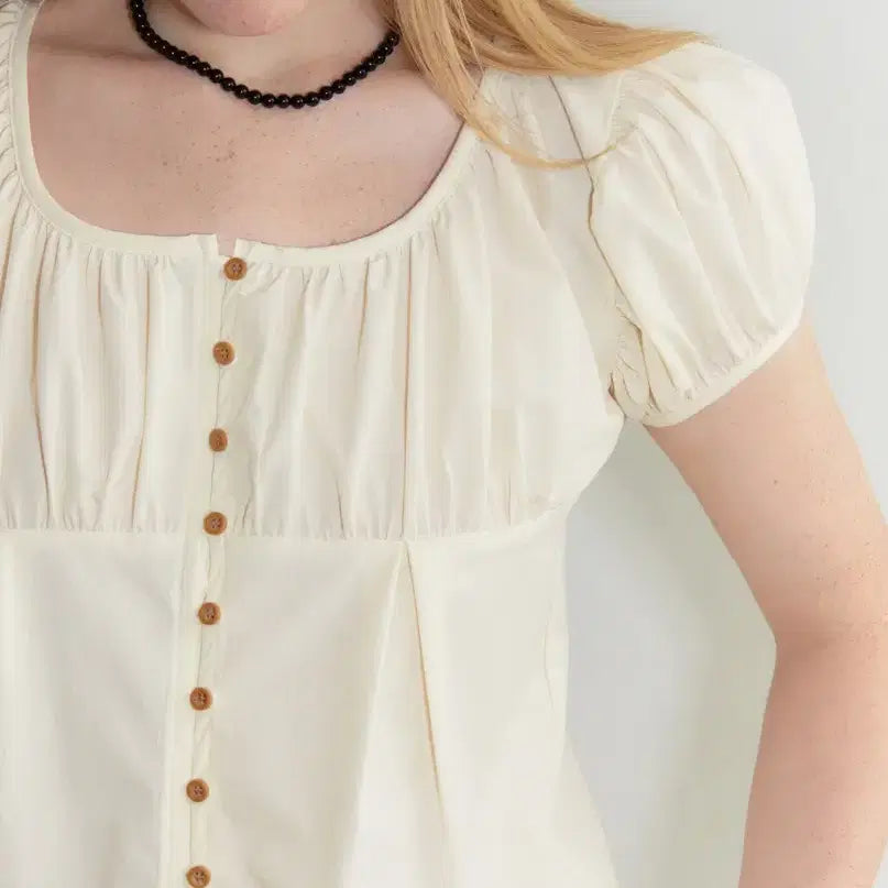 [SOLD OUT] 시눈 SHIRRING PUFF셔링퍼프 버튼 반팔블라우스 버터아이보리