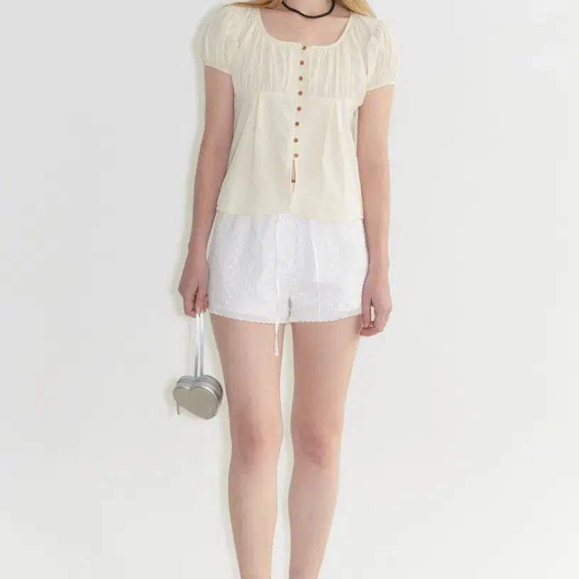 [SOLD OUT] 시눈 SHIRRING PUFF셔링퍼프 버튼 반팔블라우스 버터아이보리