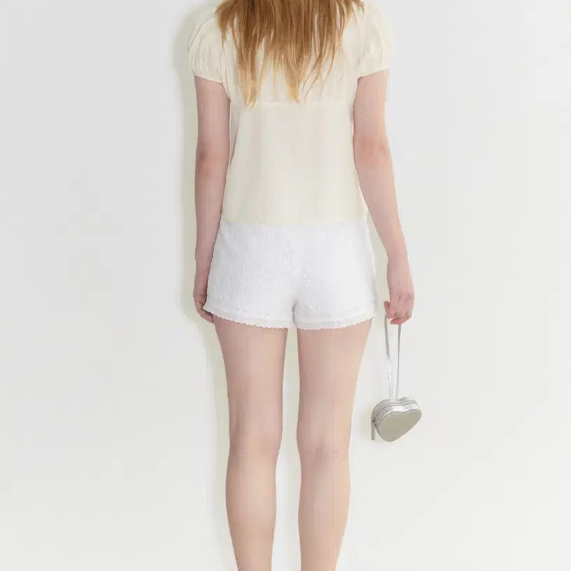 [SOLD OUT] 시눈 SHIRRING PUFF셔링퍼프 버튼 반팔블라우스 버터아이보리