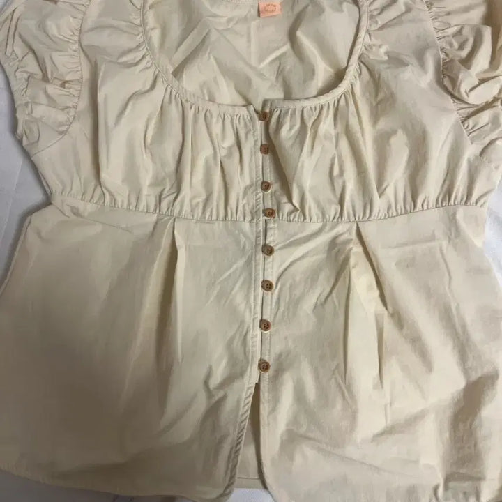 [SOLD OUT] 시눈 SHIRRING PUFF셔링퍼프 버튼 반팔블라우스 버터아이보리