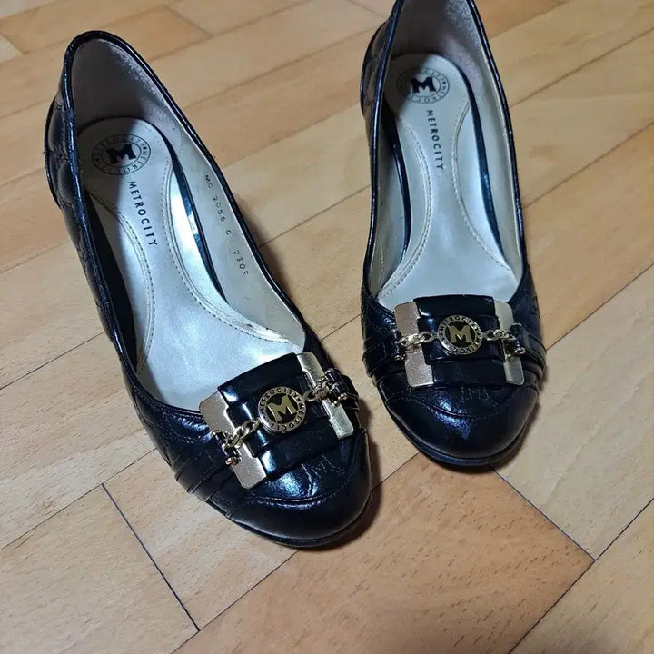 [BUNJANG] Metrocity Pumps Black Heels 230 / 메트로시티 펌프스 블랙 힐 230