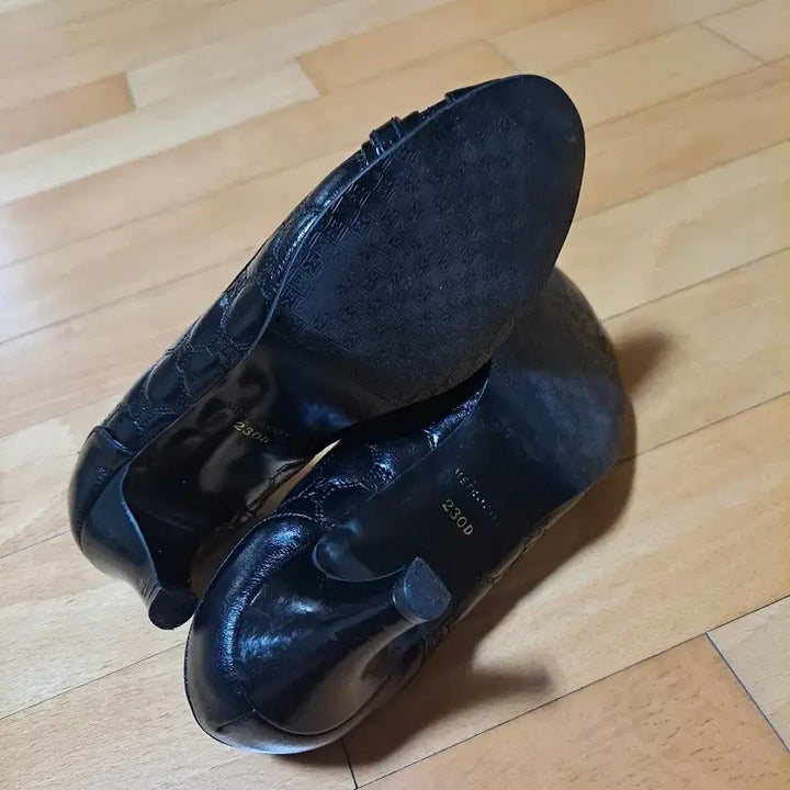 [BUNJANG] Metrocity Pumps Black Heels 230 / 메트로시티 펌프스 블랙 힐 230