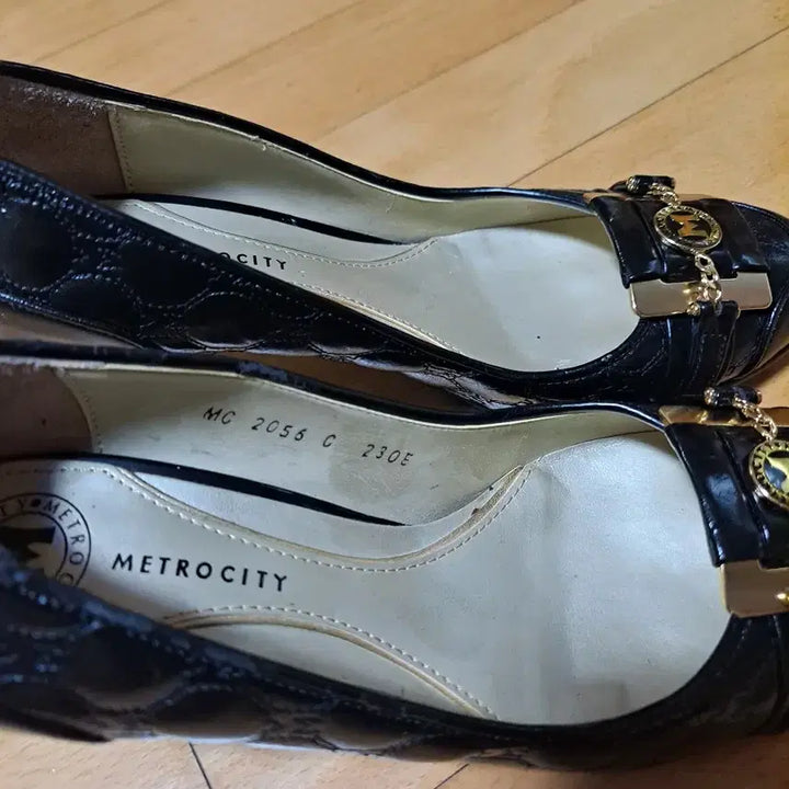 [BUNJANG] Metrocity Pumps Black Heels 230 / 메트로시티 펌프스 블랙 힐 230