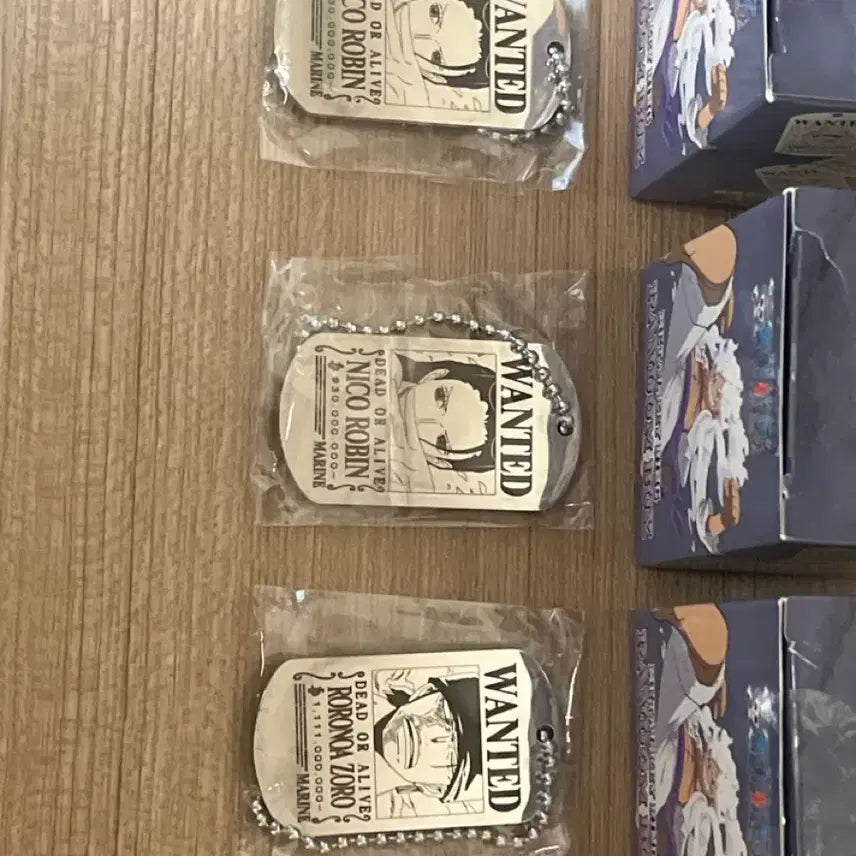 [BUNJANG] One Piece Zoro Robin Metal Keyring / 원피스 메탈키링 조로 로빈