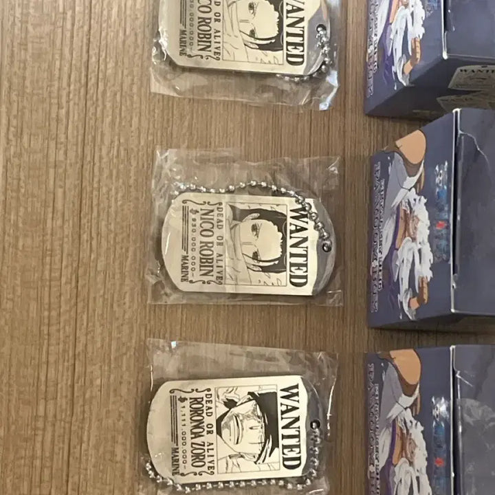 [BUNJANG] One Piece Zoro Robin Metal Keyring / 원피스 메탈키링 조로 로빈