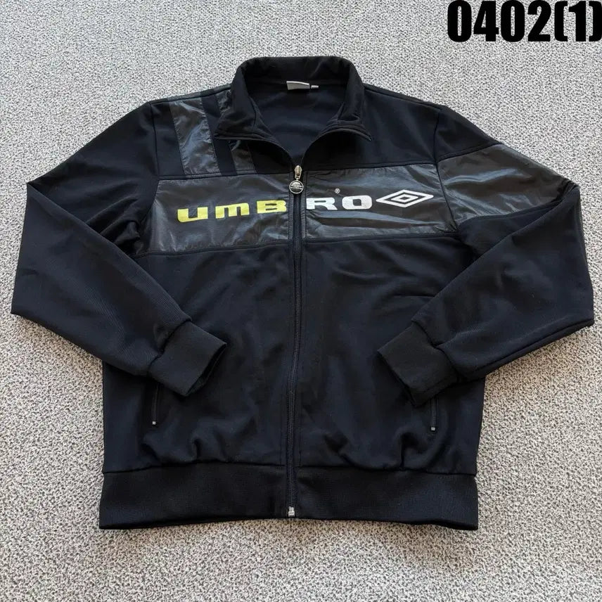 [SOLD OUT] 엄브로 블랙 트랙 자켓 95