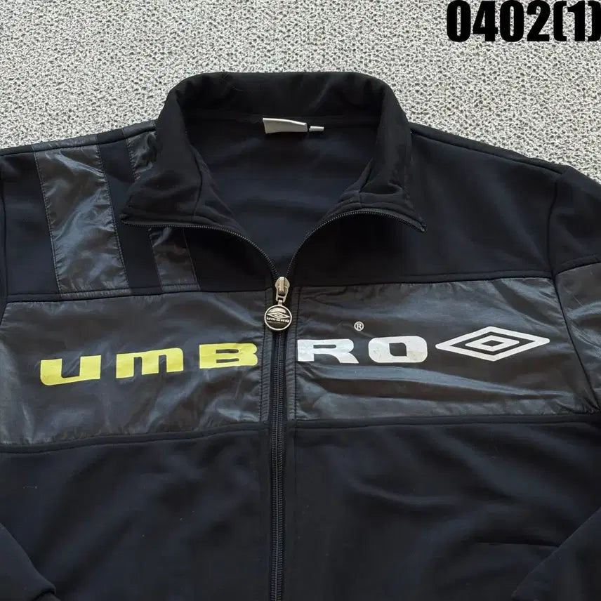 [SOLD OUT] 엄브로 블랙 트랙 자켓 95
