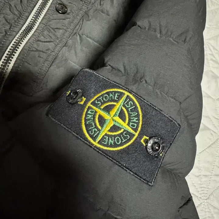 [SOLD OUT] [XL] 스톤아일랜드 룸우븐 경량패딩 후드 자켓 집업 봄버 롱패딩