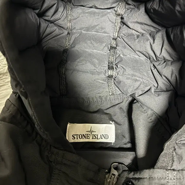 [SOLD OUT] [XL] 스톤아일랜드 룸우븐 경량패딩 후드 자켓 집업 봄버 롱패딩