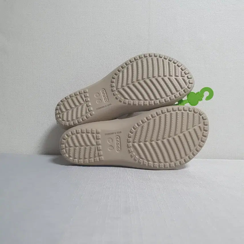 [SOLD OUT] 크록스 카디 2 스트랩 샌들 W7 240mm 베이지 새상품